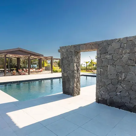 White Oleander Etna And Pool Villa
