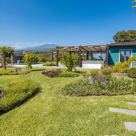 White Oleander Etna And Pool Villa